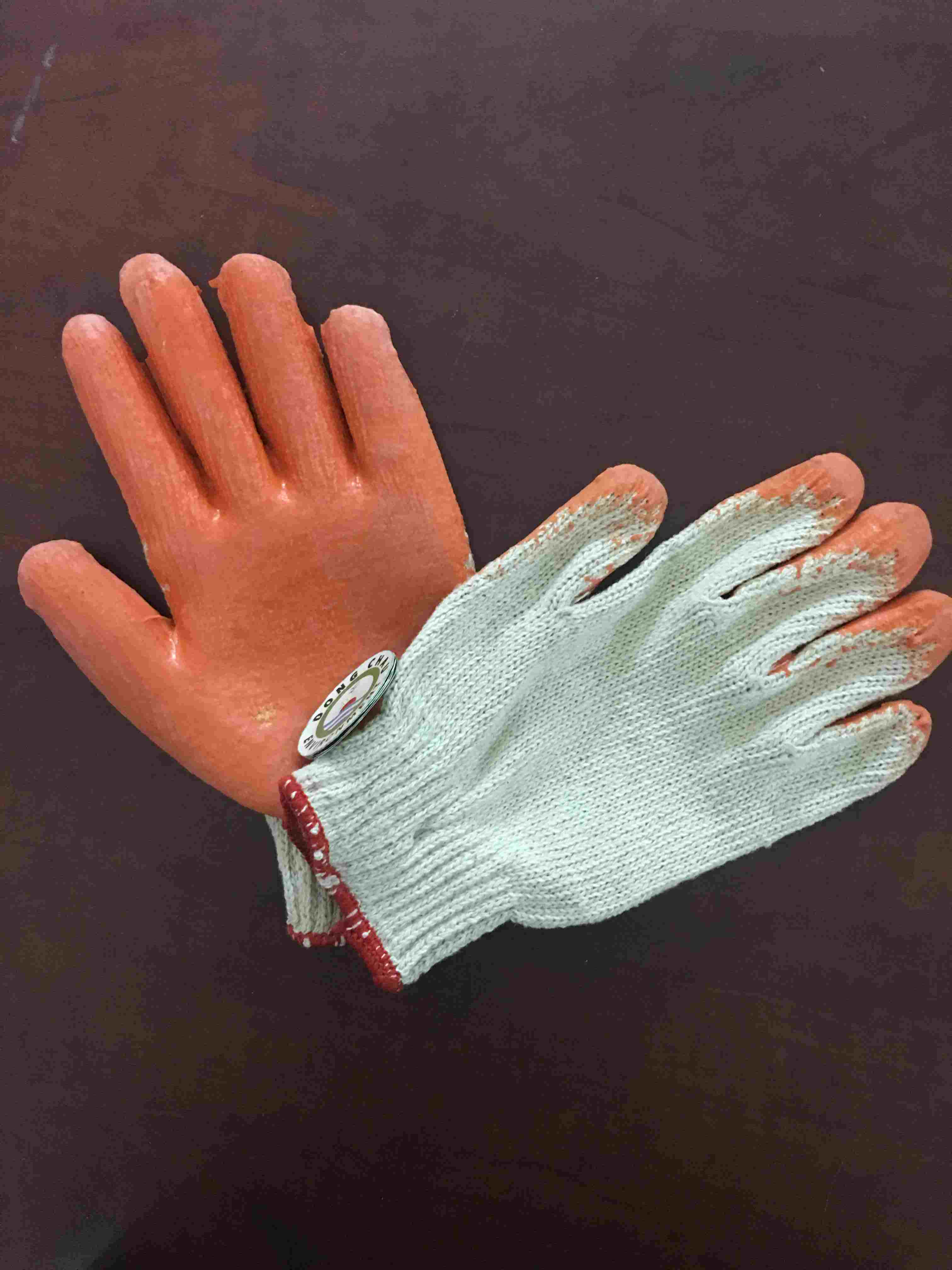 Găng tay phủ sơn màu cam