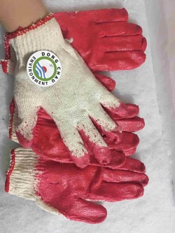 Găng tay bảo vệ bàn tay phủ sơn đỏ